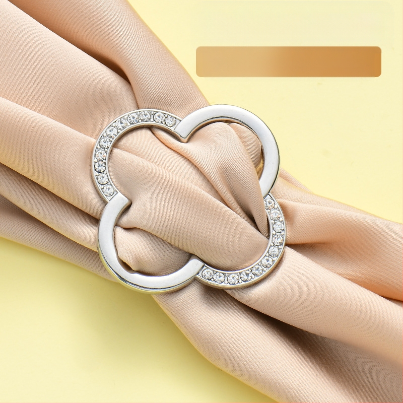 Segė su mazgu kampu, keturių lapų dobilo žiedas daugiafunkciam naudojimui, šilko šalikui sagtis (Pavasaris 2025)