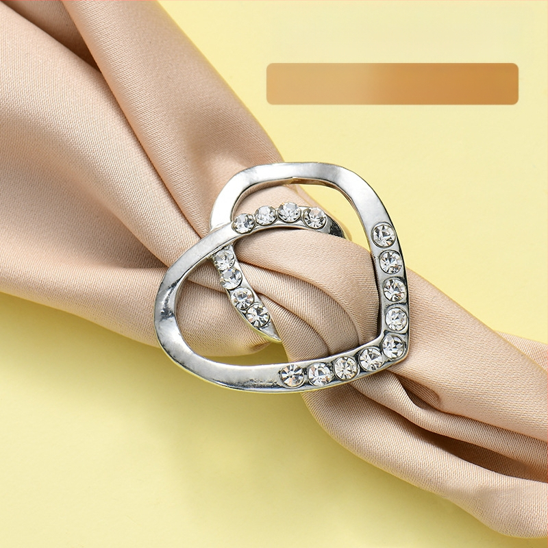 Segė su mazgu kampu, keturių lapų dobilo žiedas daugiafunkciam naudojimui, šilko šalikui sagtis (Pavasaris 2025)