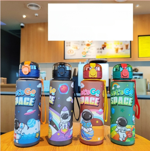 Pahar plastic cu astronaut desen animat, cu pai, curea de purtare, stil sport, 700 ml, material PC, personalizabil