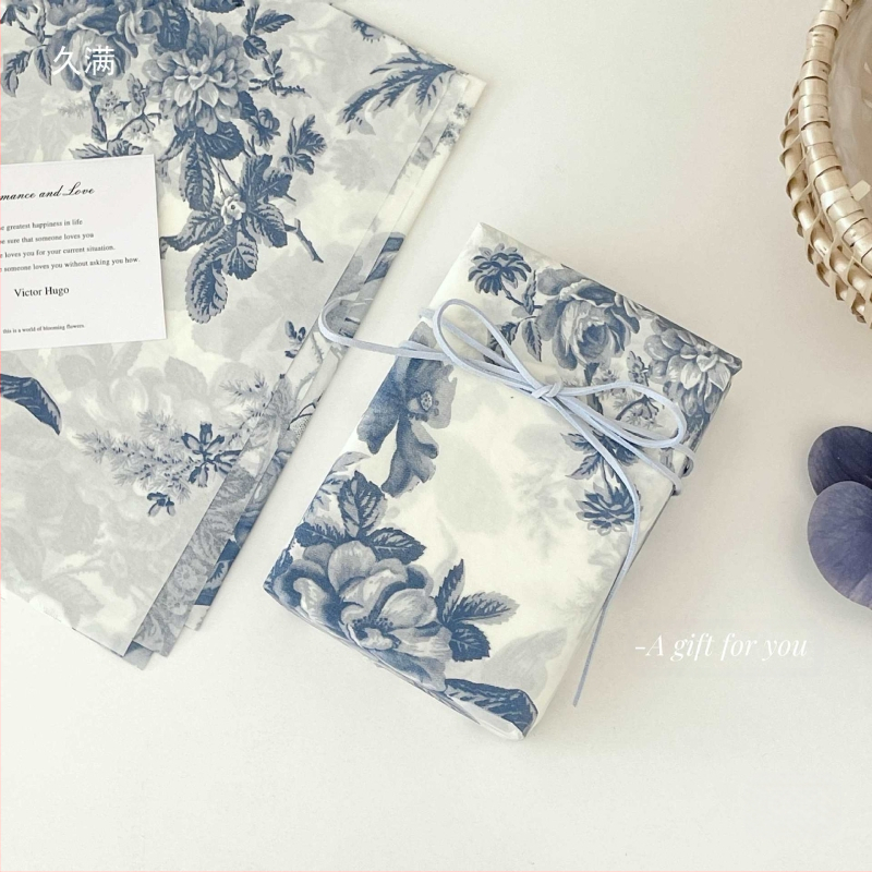 Poklon papir za pakiranje s motivom božura, vintage stil, svečano pozadje