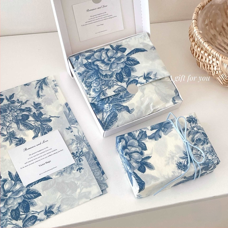 Poklon papir za pakiranje s motivom božura, vintage stil, svečano pozadje