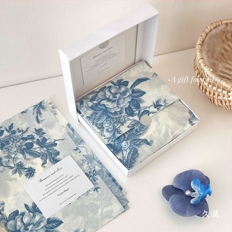 Poklon papir za pakiranje s motivom božura, vintage stil, svečano pozadje