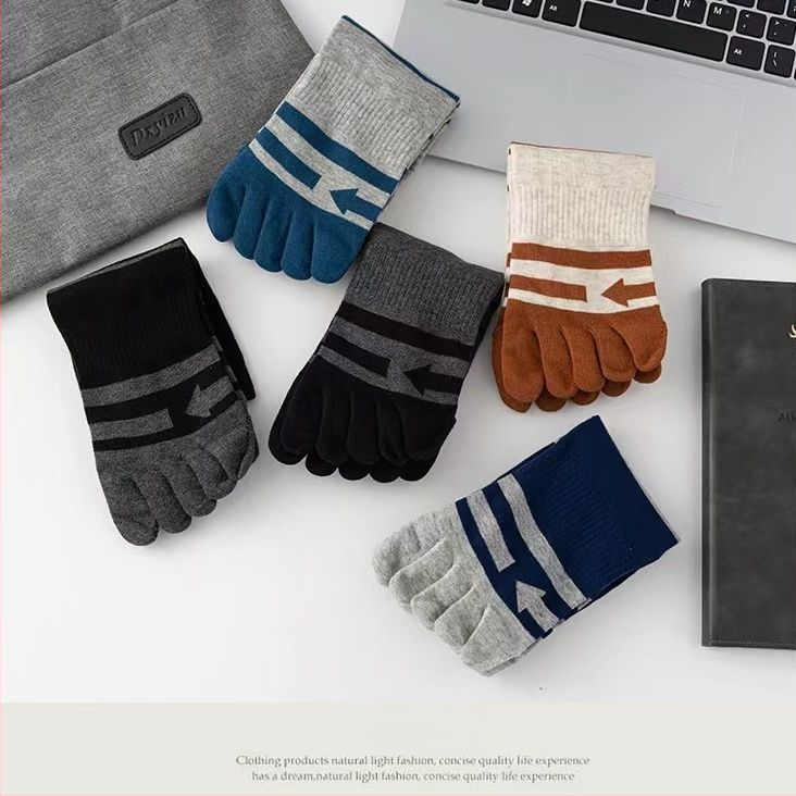 Ανδρικές κάλτσες με πέντε δάχτυλα, μεσαίου ύψους από βαμβάκι, απορροφητικές και αναπνεόμενες, με ριγέ σχέδιο, κατάλληλες για αθλητισμό και επιχειρηματική χρήση