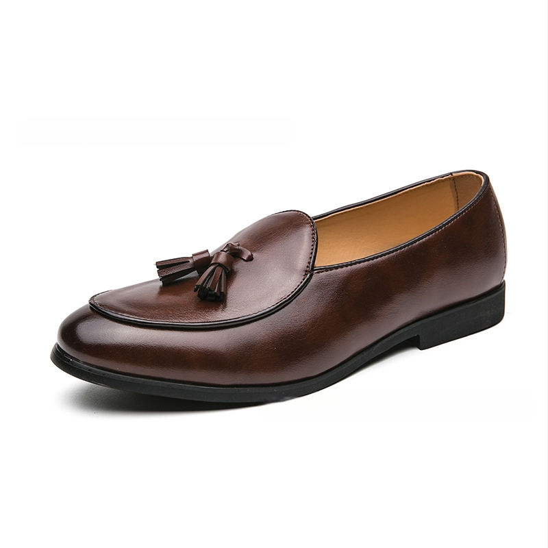 Férfi bőr cipő - Mesterséges bőr felsőrész, hegyes orr, bőr orrtakaró, slip-on zárás