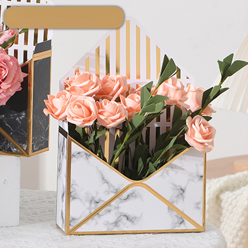 Kutija za cvijeće u obliku omotnice, ručna izrada, model hot stamping envelope flower box, od bijelog kartona 600 g, pakiranje 12 komada, brenda Qianxi packaging.
