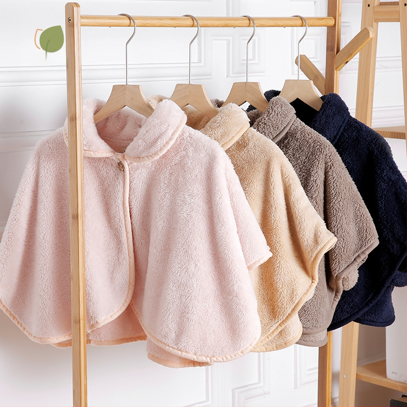 Šalles-pelerīna no jēra vilnas rudens–ziemas siltumam, vienkrāsains raksts, warp adīts audums, saglabā siltumu