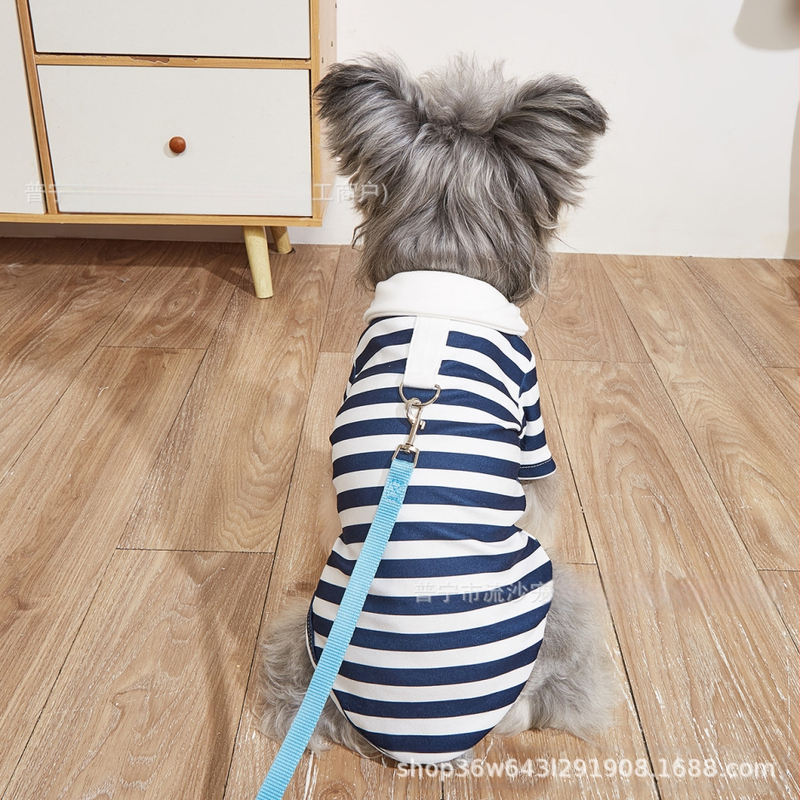 Svītot polo krekls mājdzīvniekiem ar pavadas pogu, poliestera ikdienas apģērbs suņiem un kaķiem