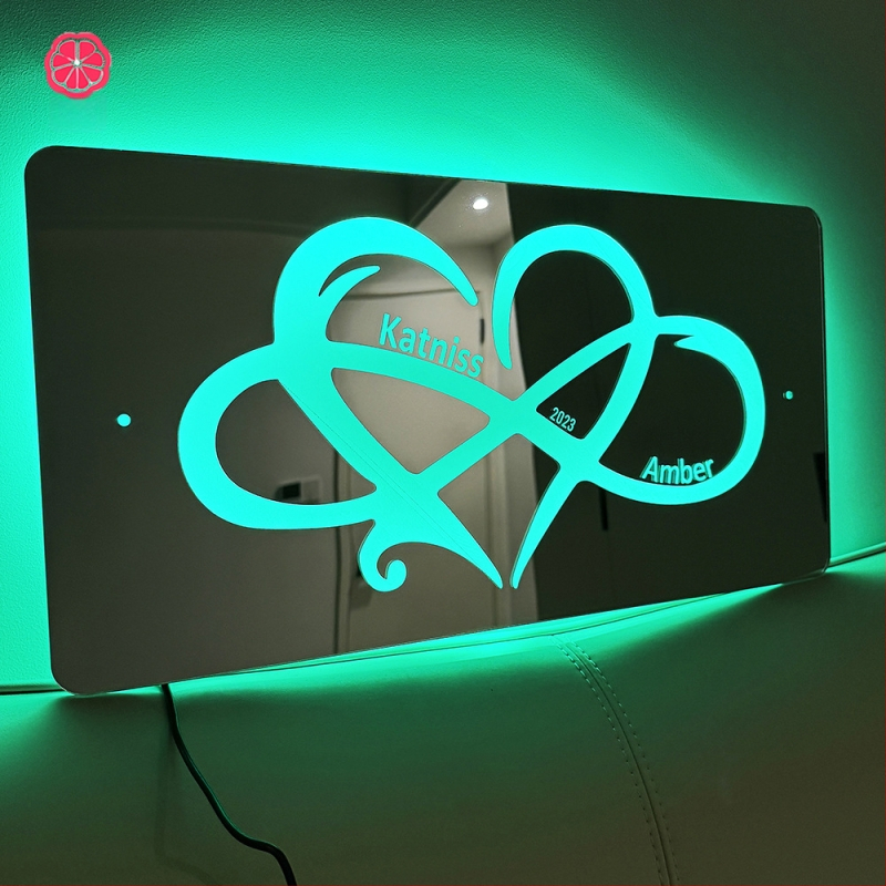 Ogledalo s graviranim imenom – ispreplećeno srce dizajn, akril, moderni minimalistički stil, dar za parove (Dan zaljubljenih, godišnjica)