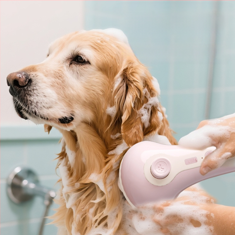 Portatīvā rokas elektriskā dušas suka suņiem un kaķiem ar burbulīšiem – noņem vaļīgo apmatojumu, ABS materiāls