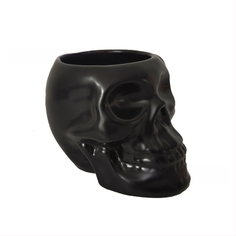 Keramikas krūze ar skeleta galvu, Helovīna tēma, iepakota papīra kastē, piemērota kā biznesdāvana