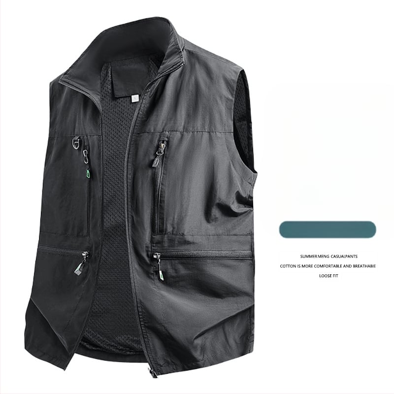 Vīriešu darba veste ar daudzām kabatām - brīvs piegriezums, stāvā apkakle, rāvējslēdzēja aizdare, elpojošs poliestera materiāls, vienkrāsaina, pavasara–rudens sezona