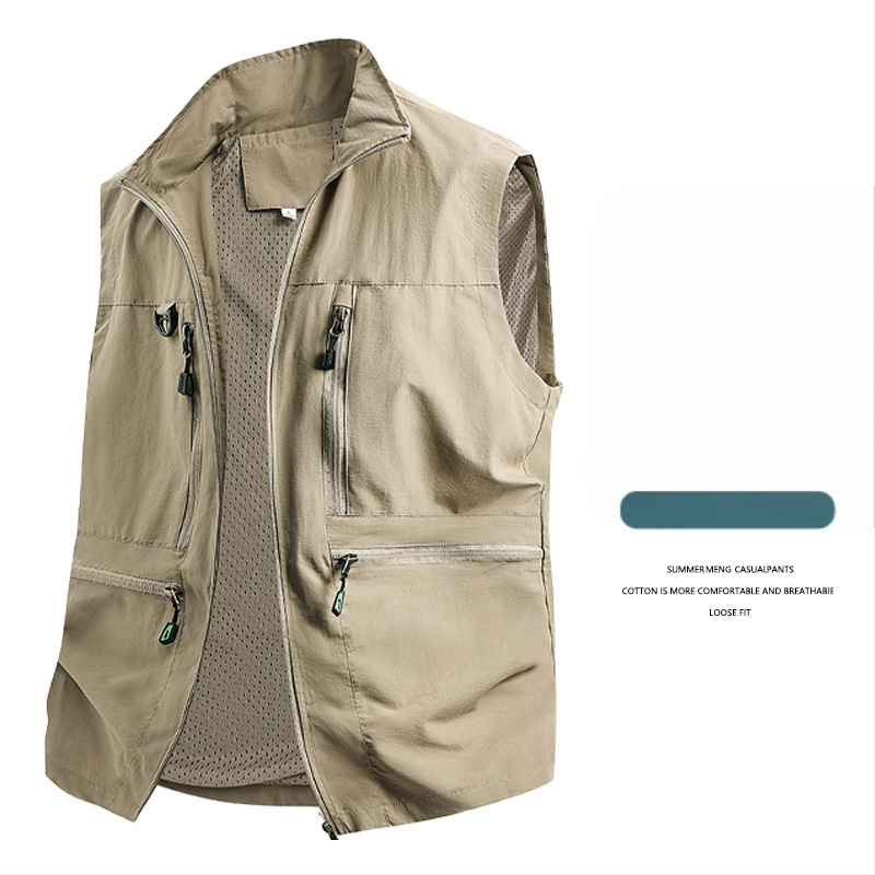 Vīriešu darba veste ar daudzām kabatām - brīvs piegriezums, stāvā apkakle, rāvējslēdzēja aizdare, elpojošs poliestera materiāls, vienkrāsaina, pavasara–rudens sezona