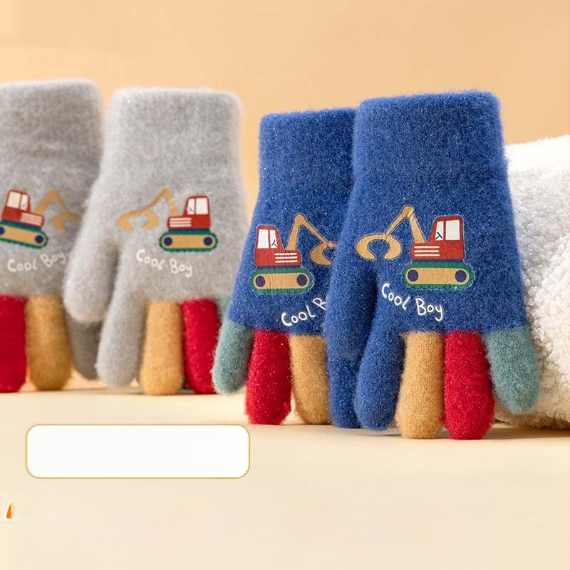 Adīti bērnu pirkstu cimdi – karikatūrais ekskavators, silts, druka, vecums 5–12 gadi