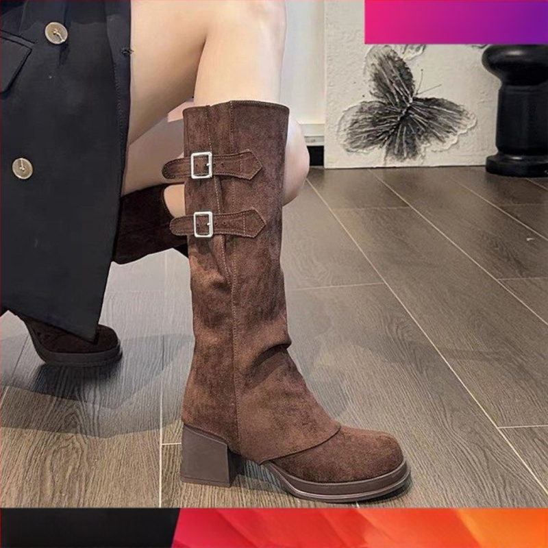 Ženske Martin čizme – visok vrat, velur gornji dio, kožna kopča, zaobljeni vrh, srednji blok potpetice, slip-on