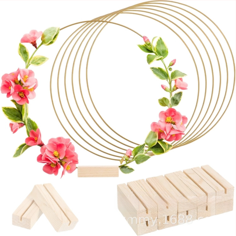 Središnji ukras za stol s metalnim prstenom i girlandom, sanjarska mreža, drvena podloga — dekor za vjenčanje i događanja