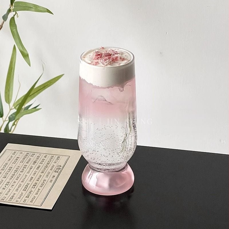 Staklena čaša, cilindričnog oblika sa slamkom, kineskog stila, ledeni uzorak, mogućnost tiska loga