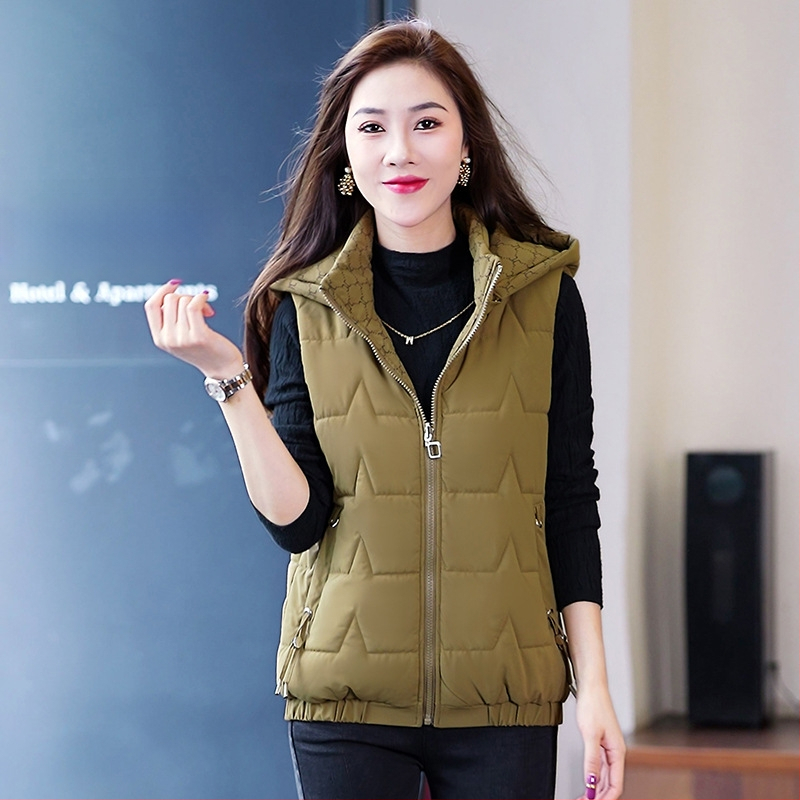 Talvine kahepoolne vest polüesterist materjalist, puuvillase täidisega, eemaldatav kapuuts, tõstetud krae, tõmblukk, vaba lõige