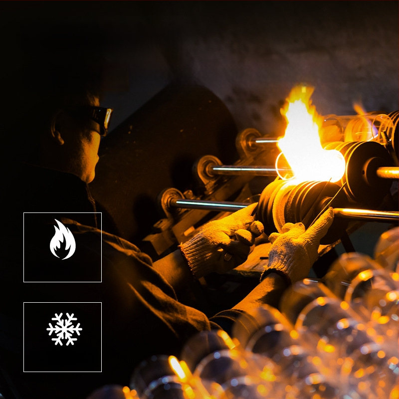 Veeklaas borosilikaatklaasist – ühekihiline konstruktsioon, ümmargune käepide, kõrge temperatuuritaluvus, trükk