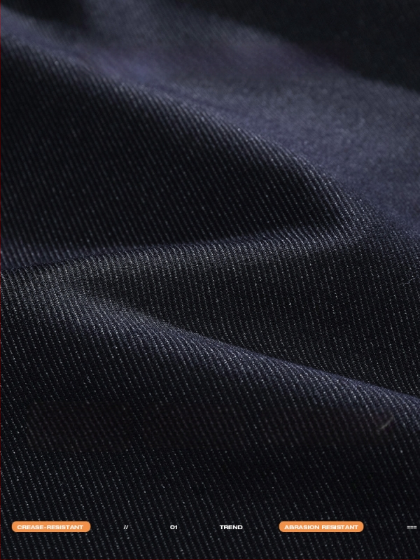 Igapäevased püksid sirge lõikega, vaba sobivus, keskmise kõrgusega vöökoht, köisnööriga kinnituv, polüestri kangas, kortsuvaba.