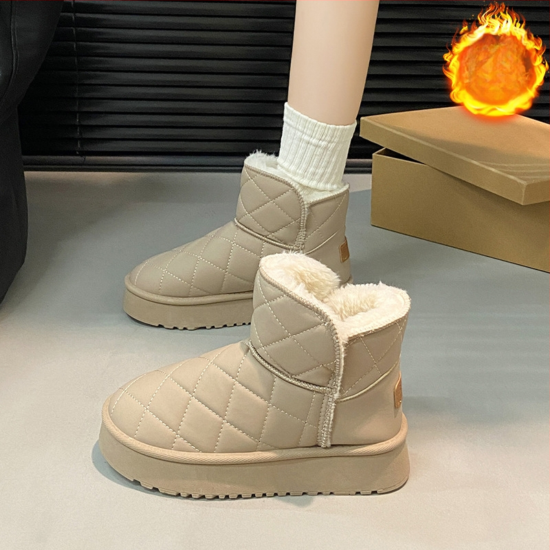 Naiste lumejalanõud PU ülemine osa, kummist talp, sees kunstlik karusnahk, sisetald kunstlik karusnahk, kõrge varvas