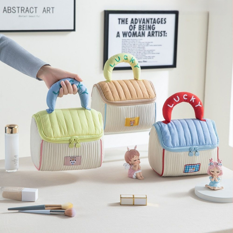 Kosmetikakott Cute House disainiga tüdrukutele, reisile sobiv, suur maht; materjal: Muu; bränd: Muu; funktsioon: Muu; sugu: Naine; igapäevane kasutamine