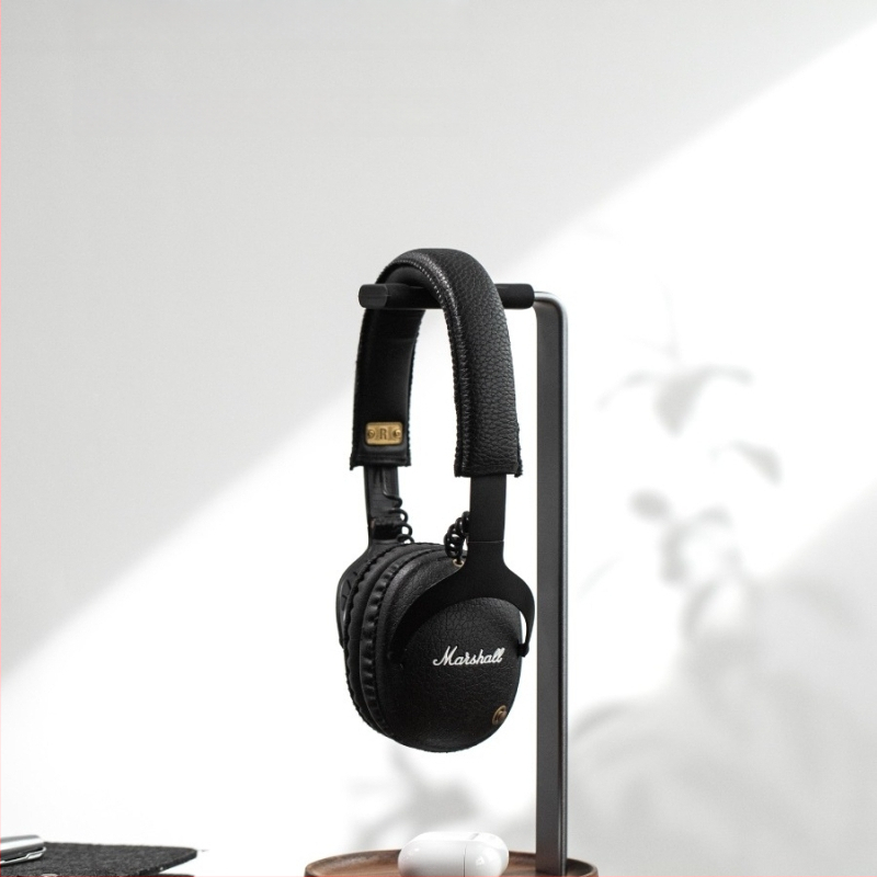 Kõrvaklappide alus mängulauale — pähkliapuu, massiivne puit, alumiiniumi sulam; SN144, 1007428505