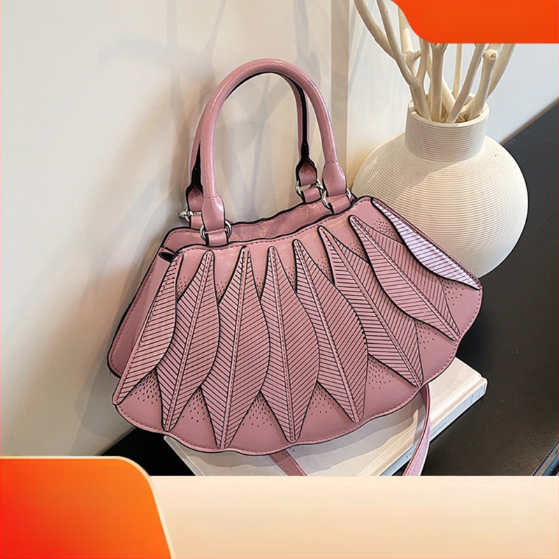 PU materjalist urbanistliku minimalistliku stiiliga õlakott, väikeses ruudukujulises vormis, tõmblukuga ja telefoni taskuga