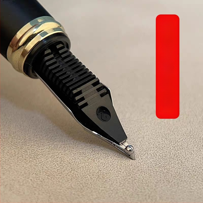 Tvrdý kaligrafický nib s kovovým plášťom, kovovou špičkou, v krabici