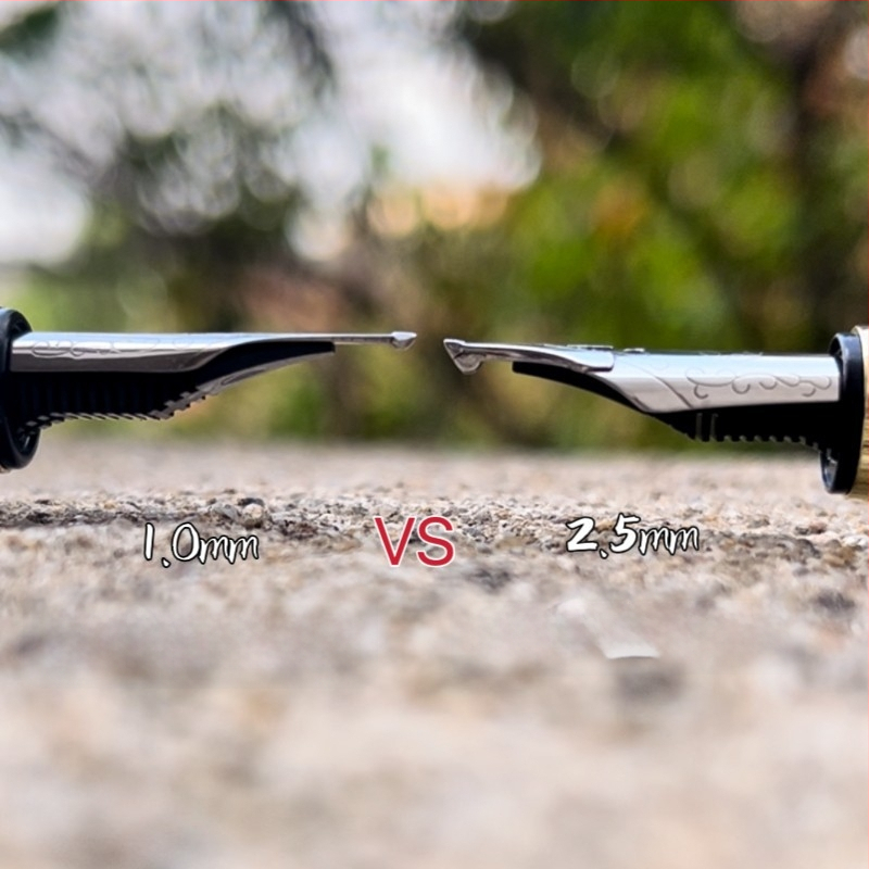 Tvrdý kaligrafický nib s kovovým plášťom, kovovou špičkou, v krabici