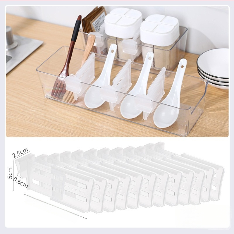 Delič chladničky – bočné dvere, zvislý delič, nastaviteľný plastový panel, modulárna konfigurácia