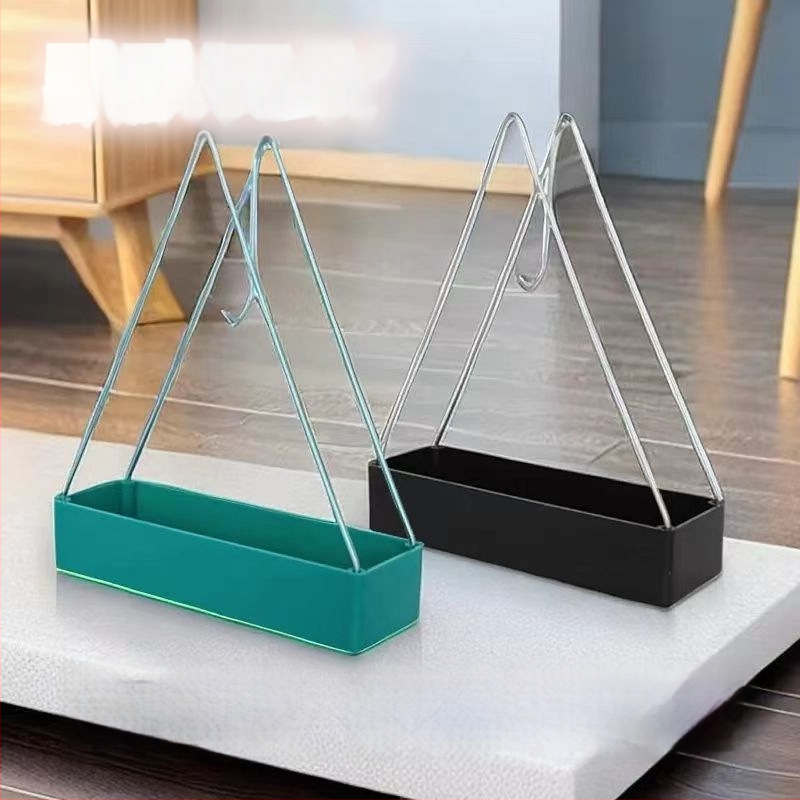 Visiaci stojan na kadidlo proti komárom, trojuholníkový tvar, z kovaného železa a santalového dreva, pre domáce použitie