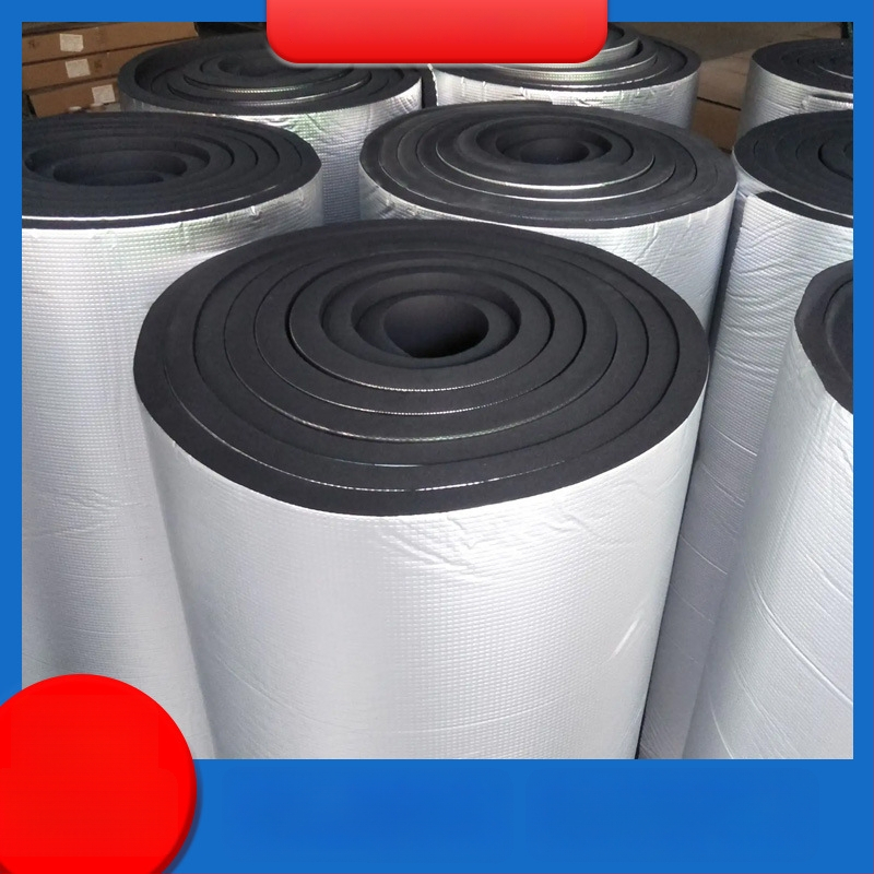 Izolācijas plāksne no gumijas un plastmasas ar alumīnija foliju, pašlīmējoša, piemērota jumtiem un siltumnīcām - siltuma vadība 0.035 W/mK, darba temperatūra līdz 100°C