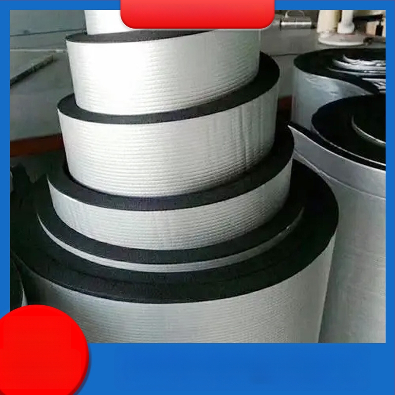 Izolācijas plāksne no gumijas un plastmasas ar alumīnija foliju, pašlīmējoša, piemērota jumtiem un siltumnīcām - siltuma vadība 0.035 W/mK, darba temperatūra līdz 100°C