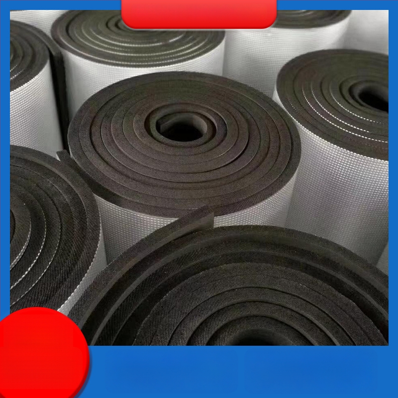 Izolācijas plāksne no gumijas un plastmasas ar alumīnija foliju, pašlīmējoša, piemērota jumtiem un siltumnīcām - siltuma vadība 0.035 W/mK, darba temperatūra līdz 100°C