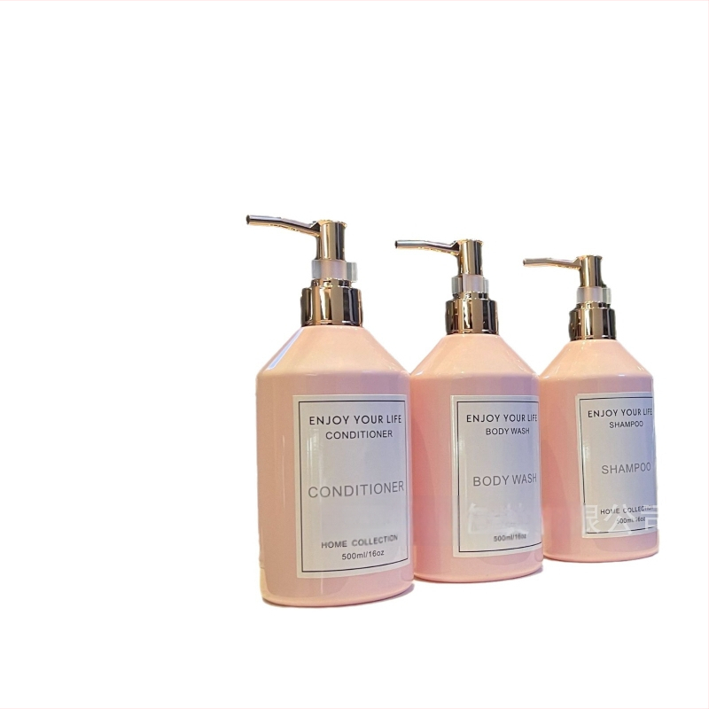 Fľaša na telové mlieko Cherry Blossom Rose, objem 500 ml; pumpa s viečkom; PET materiál; hrúbka steny 1–2 mm; spracovanie na mieru