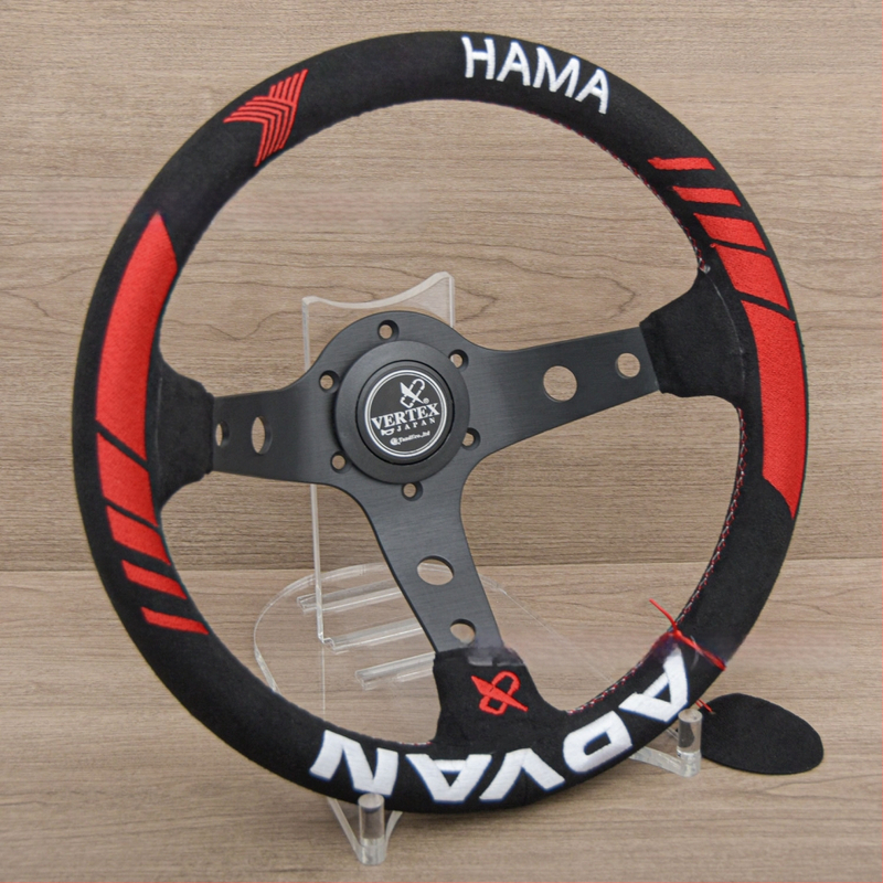 Pretekársky volán s VERTEX vyšívaním, univerzálne použitie (Materiál: zliatina; Typ: Pretekársky volán; Model: Univerzálny; Vhodné modely: Univerzálne; Spracovanie a prispôsobenie: Áno)