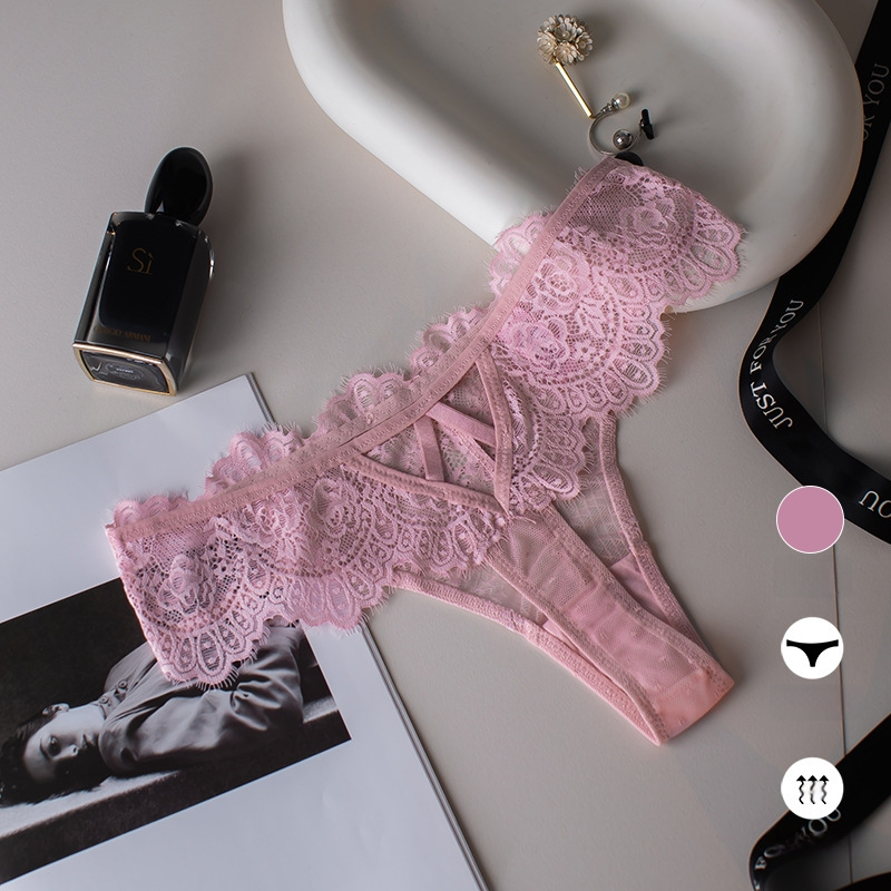 Dámske T-back nohavičky s čipkou, hlavná látka nylon 80-90%, priedušné a rýchloschnúce, bavlnená podšívka v rozkroku, nízky pás