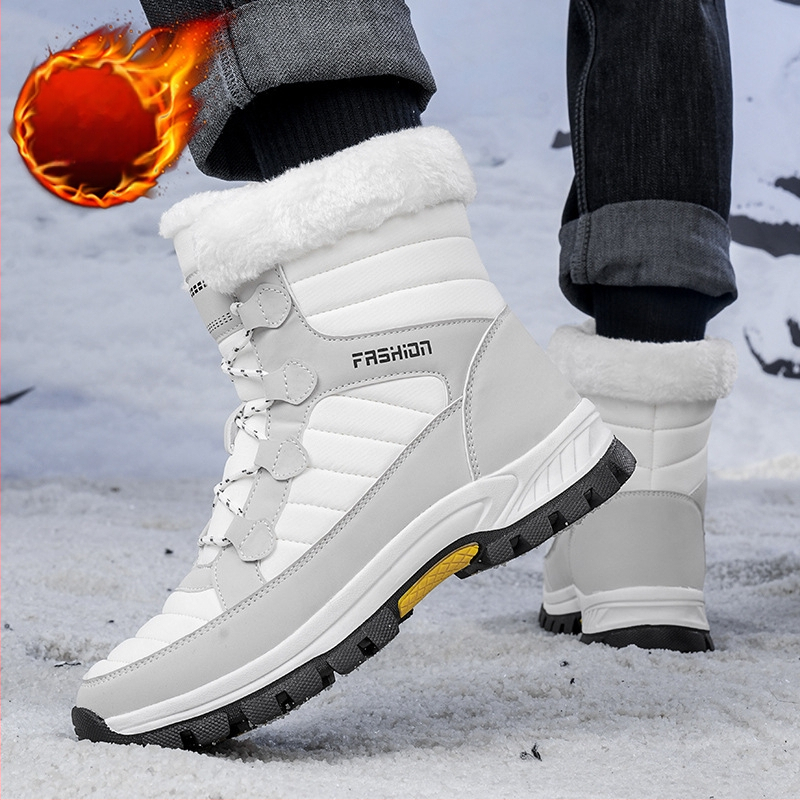 Snehové topánky: vodeodolné, protišmykové, teplé; horný materiál PU + vodeodolný textil; vnútro: umelej plyš; podrážka: guma; podpätok strednej výšky 3-5 cm