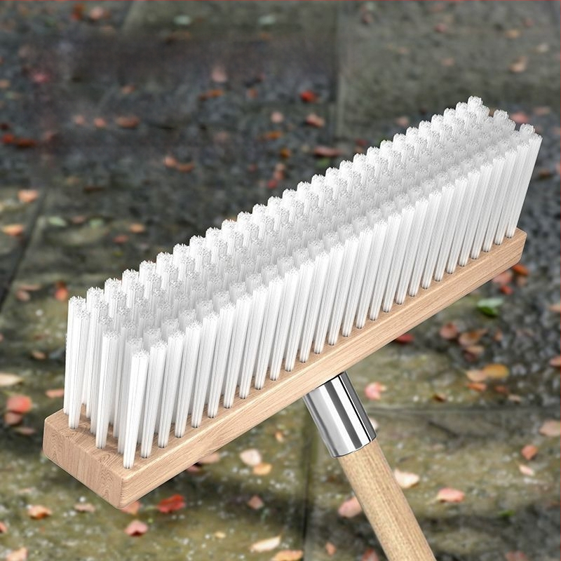 Podlahová kefа s kovovým telom; na mieru vyrobené pre cezhraničný predaj; nie je dovoz