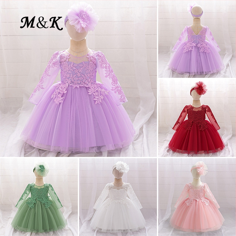 Dievčenské šaty s krajkou a výšivkou princezného štýlu, dlhé rukávy sieťoviny, hlavný materiál 65% polyester, podšívka 35% bavlna, vek 1–3 roky, súčasťou je gumička do vlasov