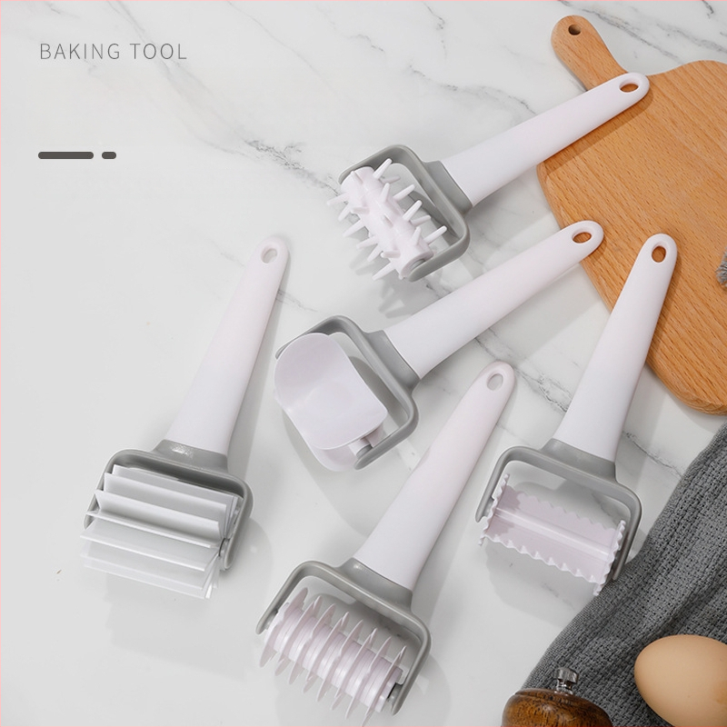 Plastový valček na cesto s dierovacím nástrojom na pizzu, valček na fondant, formička na sušienky, nôž na pizzu s mriežkou