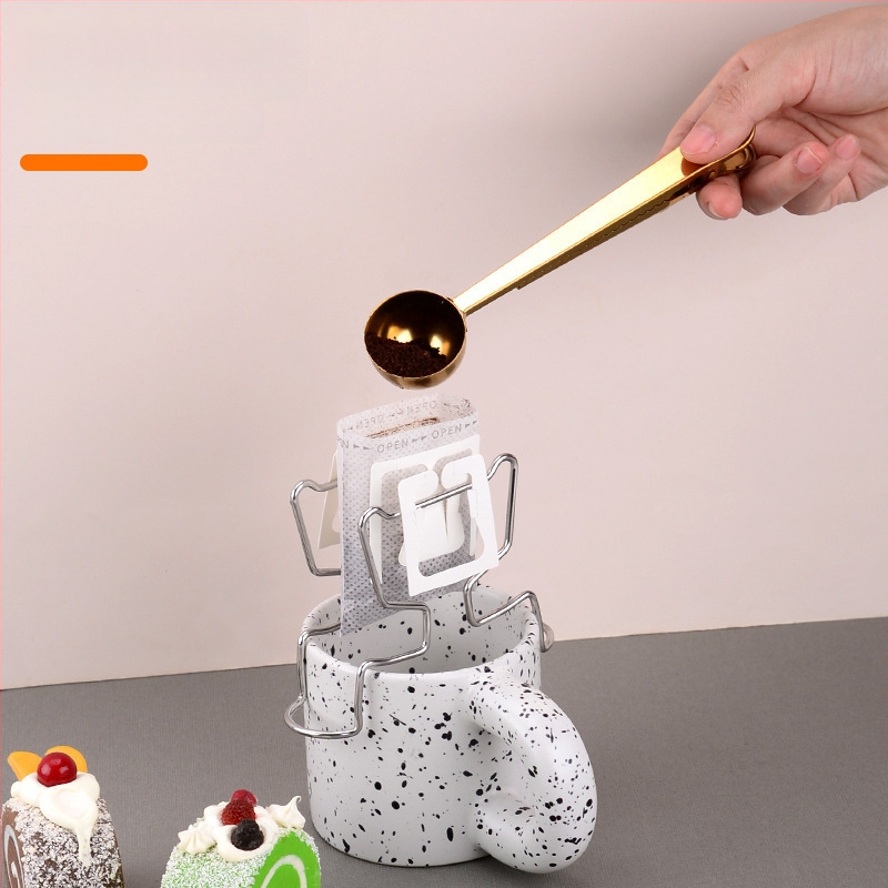 Nerezová oceľová držiak na kávový filter pre drip kávu — moderný minimalistický dizajn