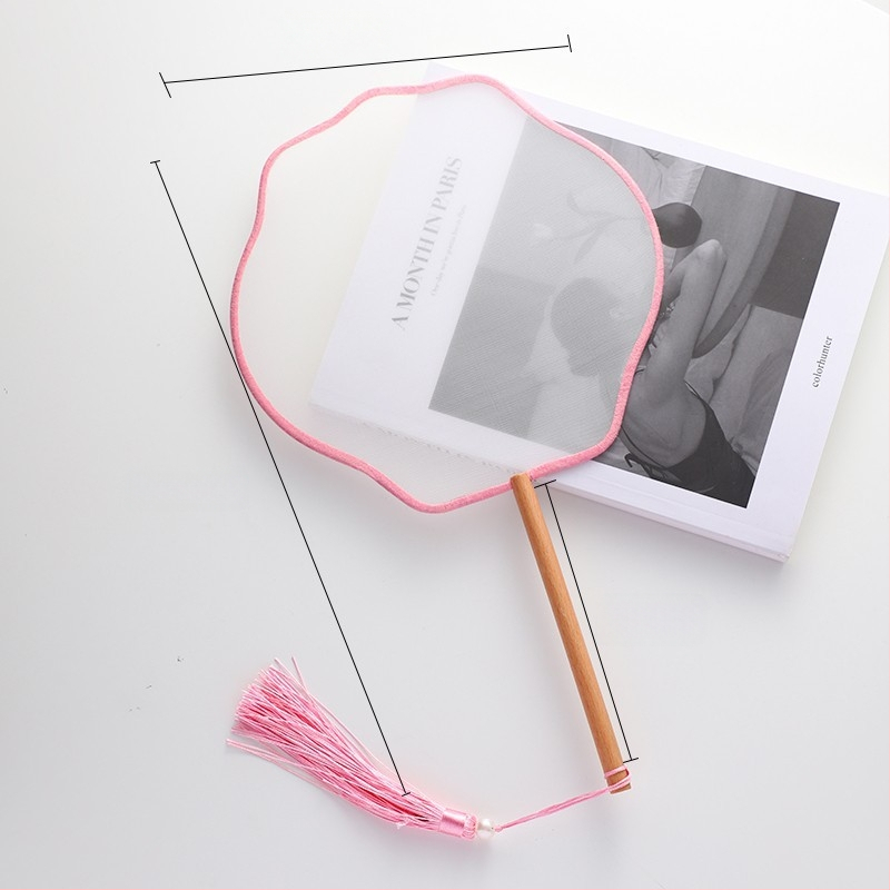 Ķīnas antīkā stila roku vents ar garu rokturi un pušķi, materiāls: audums, zīmols Tane, atsevišķa iepakošana