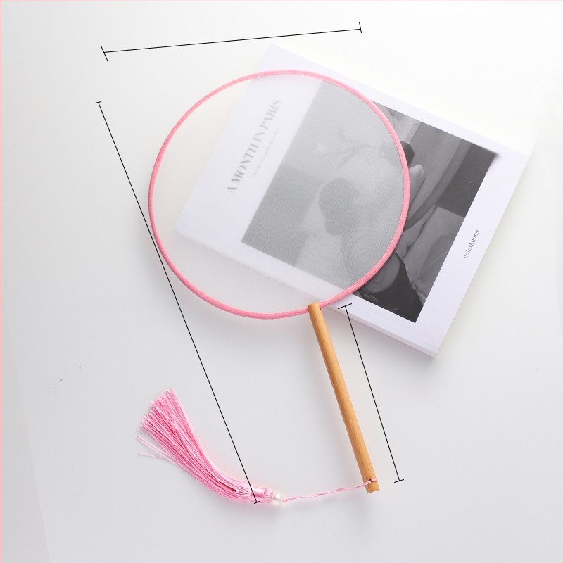 Ķīnas antīkā stila roku vents ar garu rokturi un pušķi, materiāls: audums, zīmols Tane, atsevišķa iepakošana