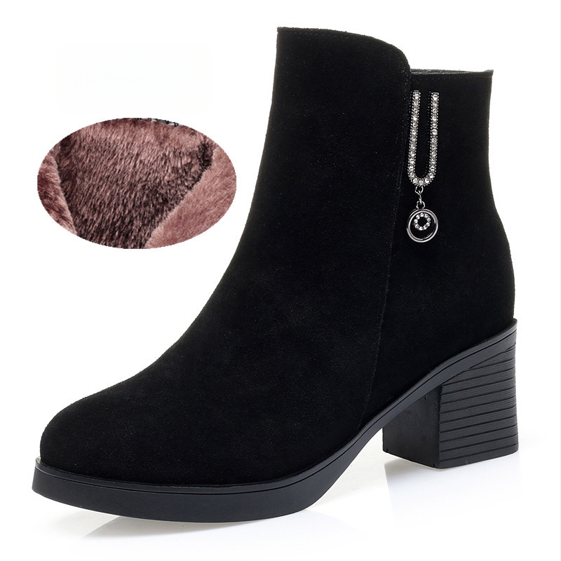 Moteriški medvilniniai auliniai su vidutinio aukščio kulnu, karvės suede viršutinė dalis, gumos padas, užtrauktukas nugarinėje dalyje, žuvies burnos formos pirštas