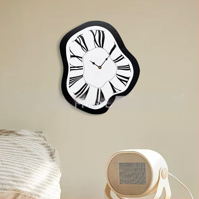 Nástenné hodiny emoyo E-CY-102 — moderná jednoduchosť, oválny tvar, kryt z akrylátu, ciferník z organického skla, ukazovatele a čísla, plynulý chod