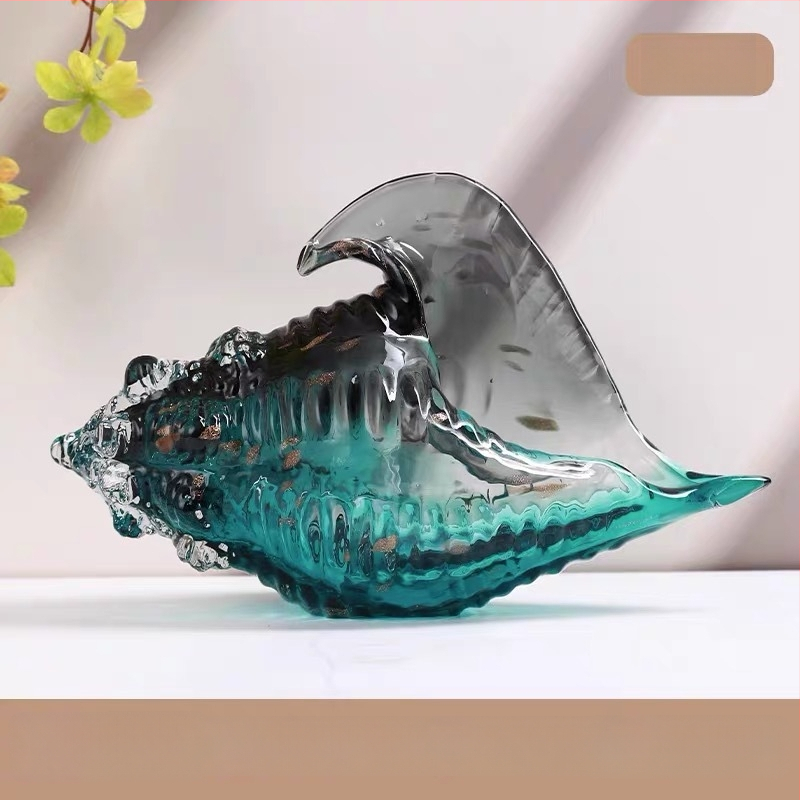 Sklenený dekoratív mušľový tvar, fúkané sklo, leštený povrch, jednoduchý moderný štýl, abstraktná forma