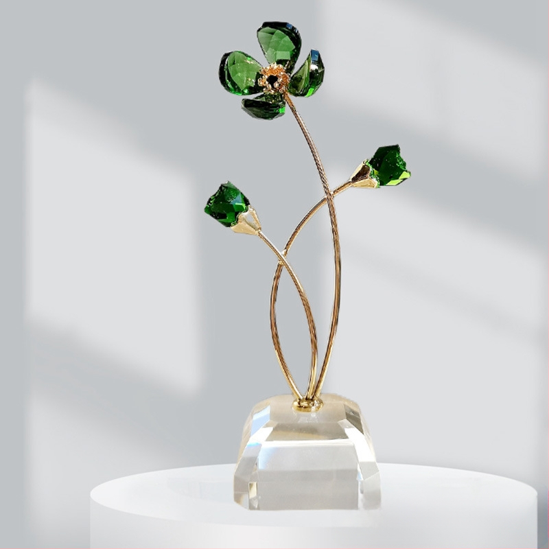 Kryštálová štvorlístka – večná kvetina, rastlinná ozdoba v darčekovej krabičke, moderný minimalistický štýl