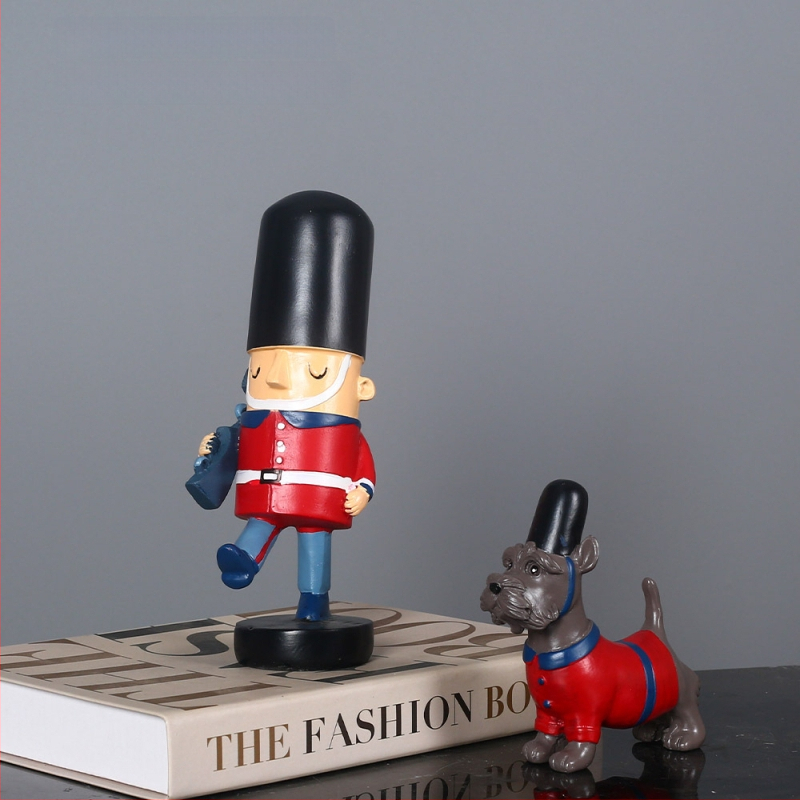 Drevená figúrka Nutcracker – Britský vojak, európsky štýl, čiastočne ručne vyrábaná, dizajn postavy