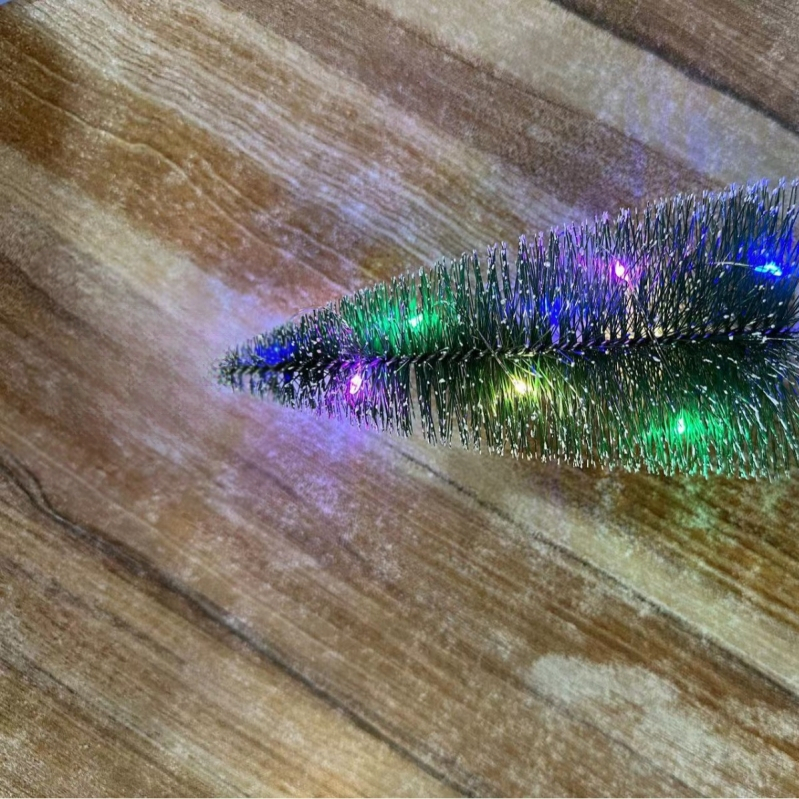 Mini božićno drvce za stolni ili prozor za izložbu, sa LED zvjezdicom na vrhu i osvijetljenim iglicama bora
